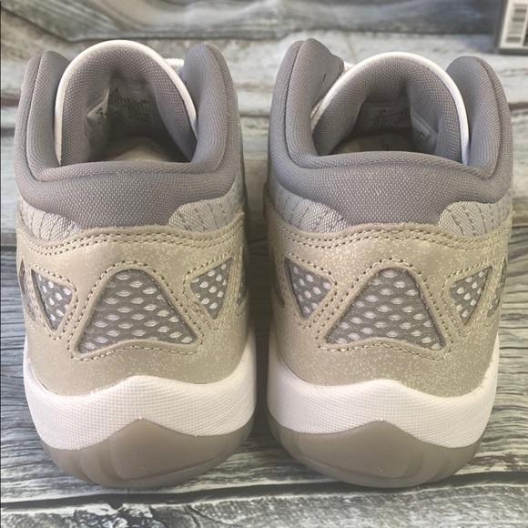 Air Jordans 11 Retro Low IE Men's SZ 9 Sneakers Gray Beige & White NWOT (no box) - Picture 4 of 7